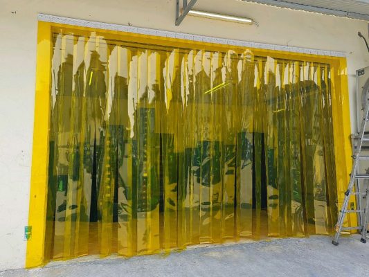 man nhua pvc vang trong 815